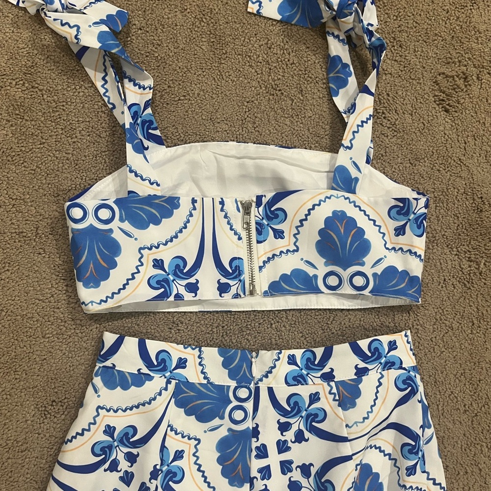 Two piece set - Picture 4 of 4